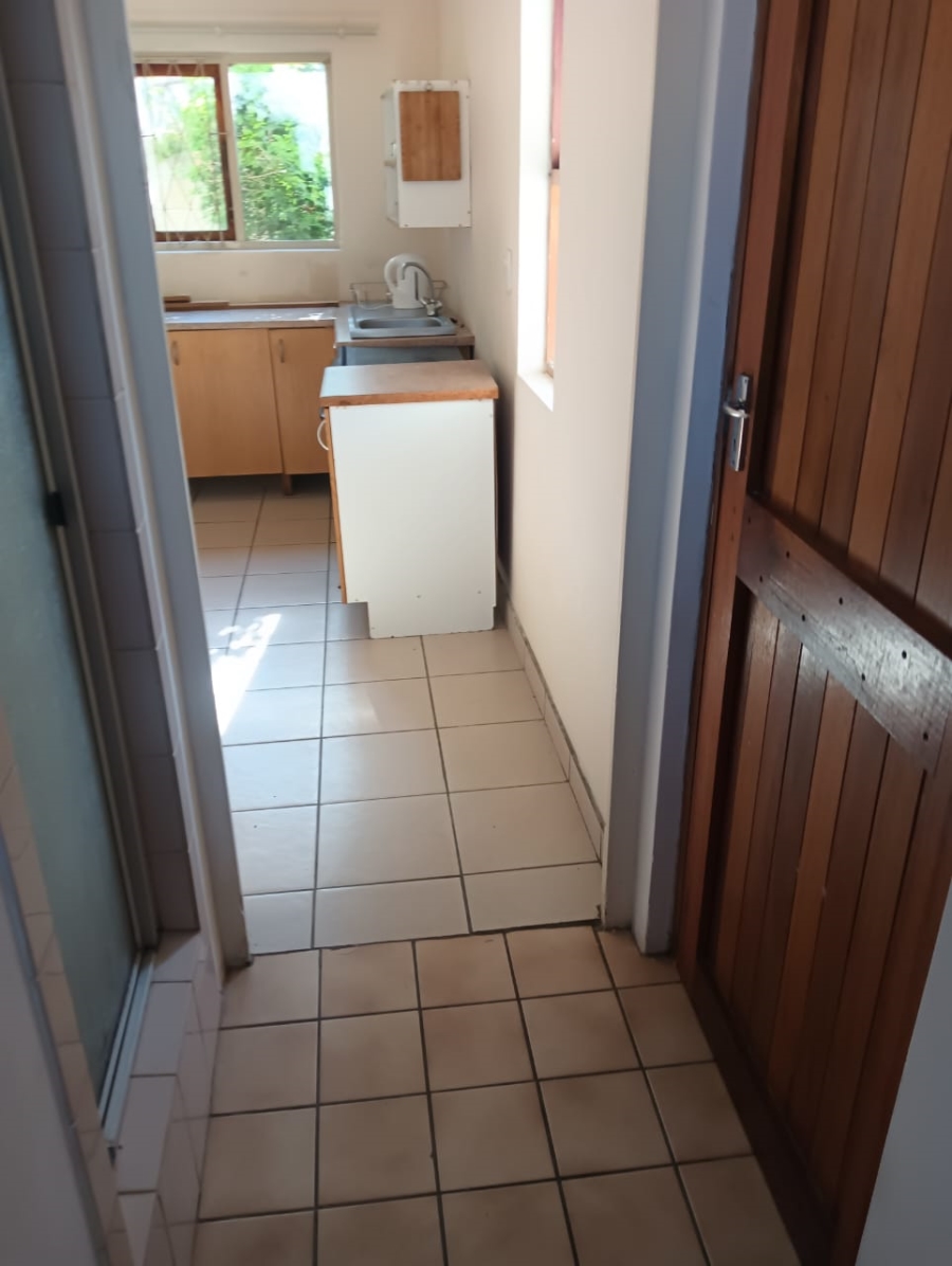 To Let 1 Bedroom Property for Rent in Sunnyridge Eastern Cape